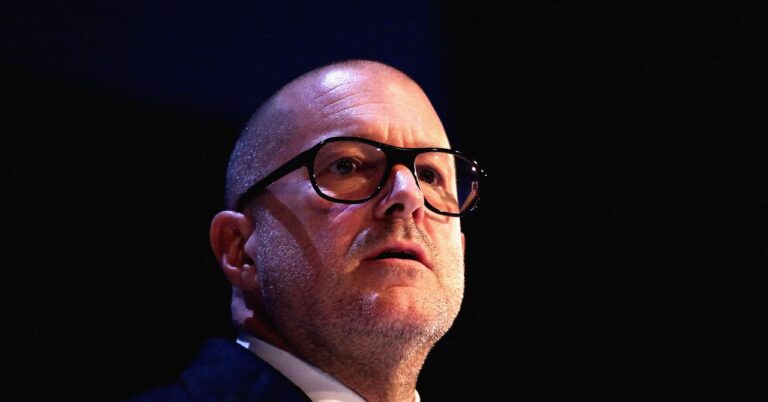 Jony-Ive-Business-1191537321.jpg