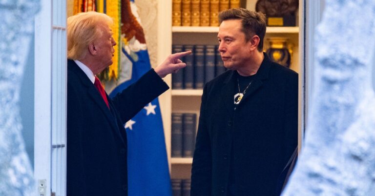 pol_trumpelonbreskup_GettyImages-2204569362.jpg